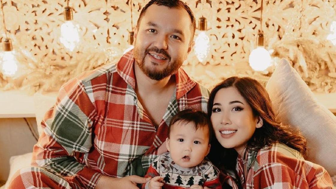 Айым Сейтметова с семьей