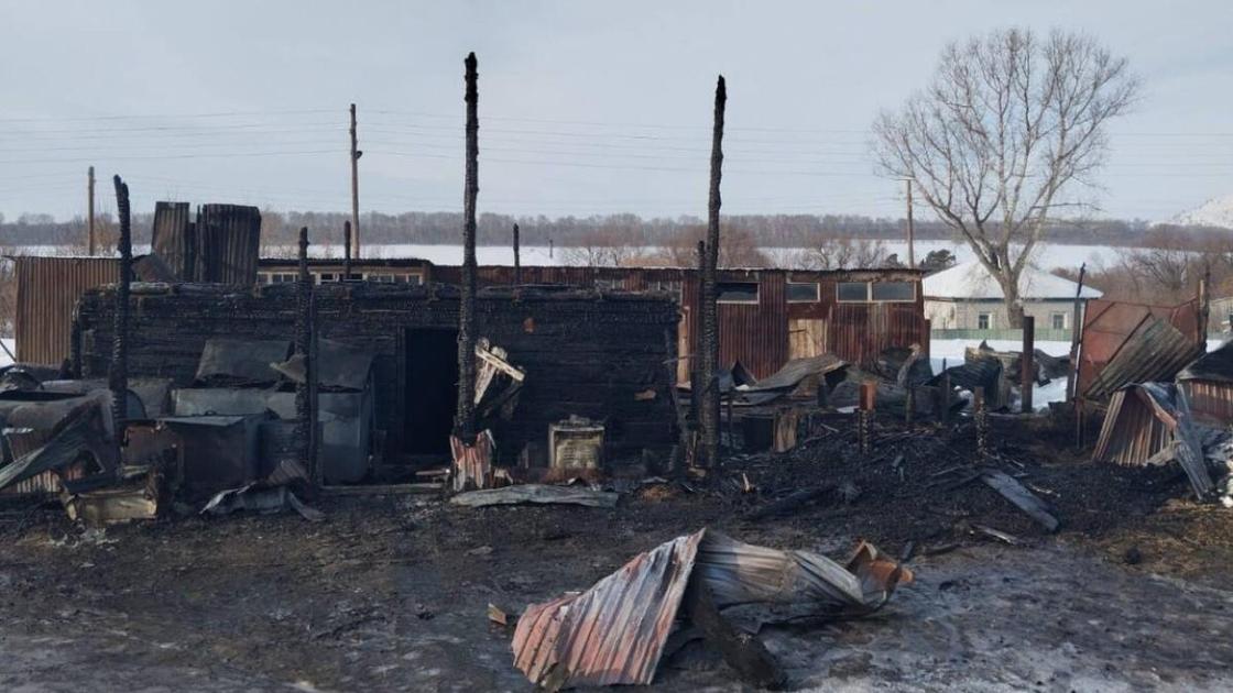 Сгоревшая хозяйственная постройка