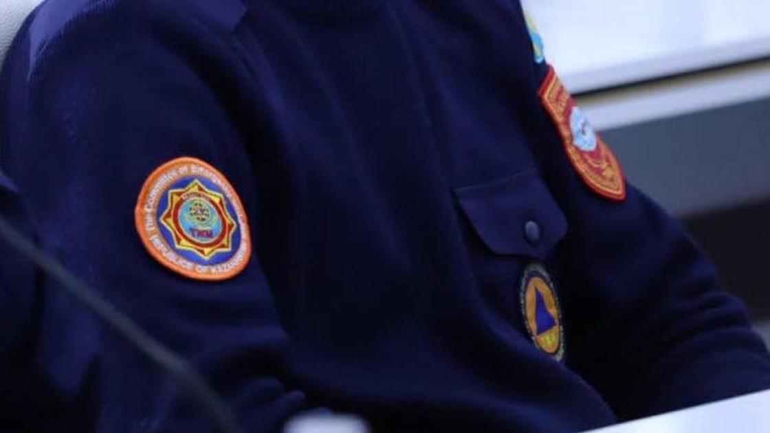 Сотрудник МЧС в форме