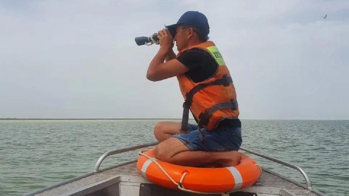 Поиски мальчика на озере в ЗКО
