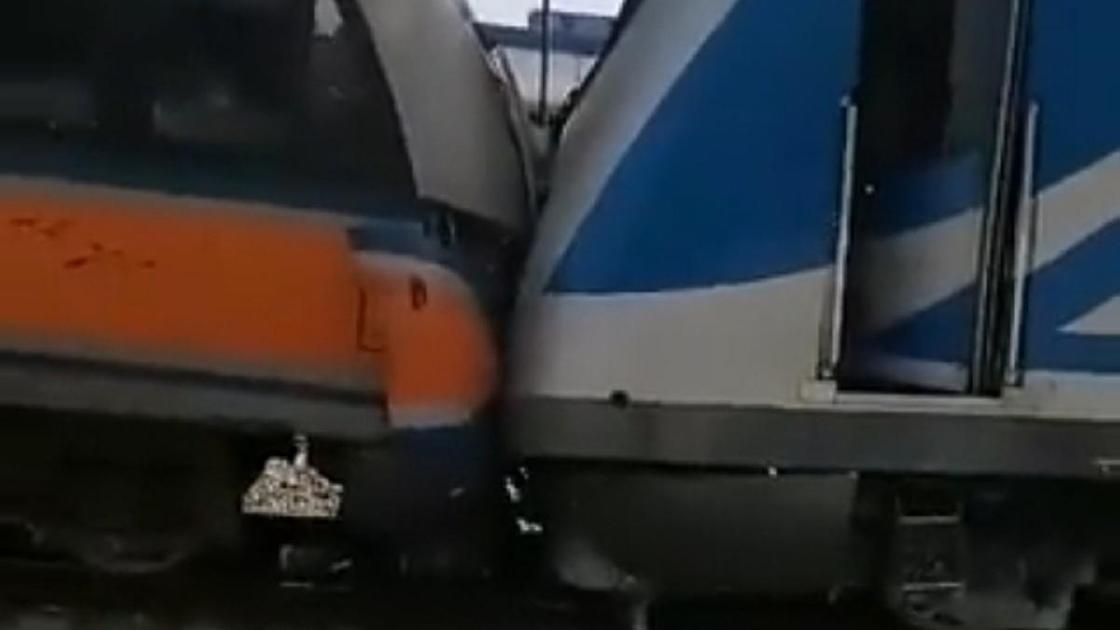 Два поезда столкнулись