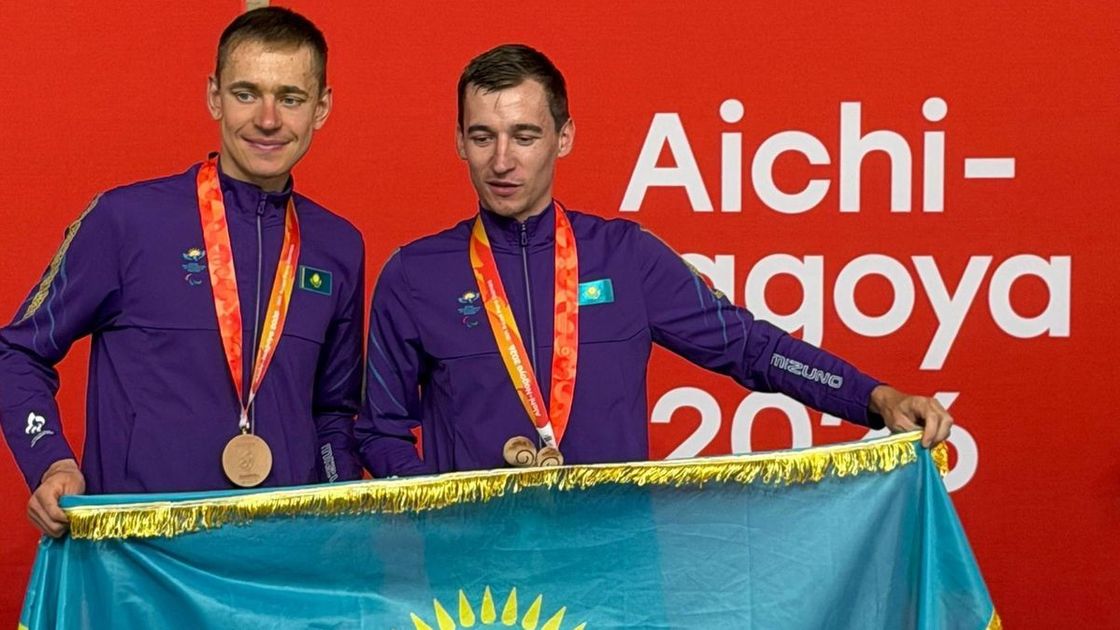 Кирилл Ильюкевич пен Глеб Брусенский (солдан оңға қарай)