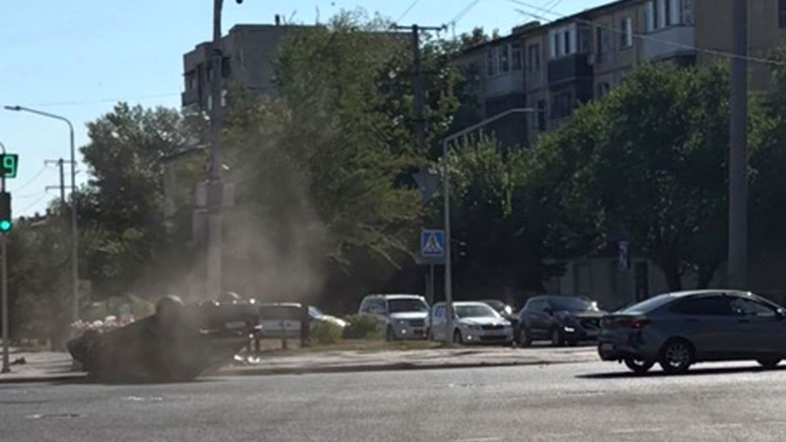 Авто перевернулось