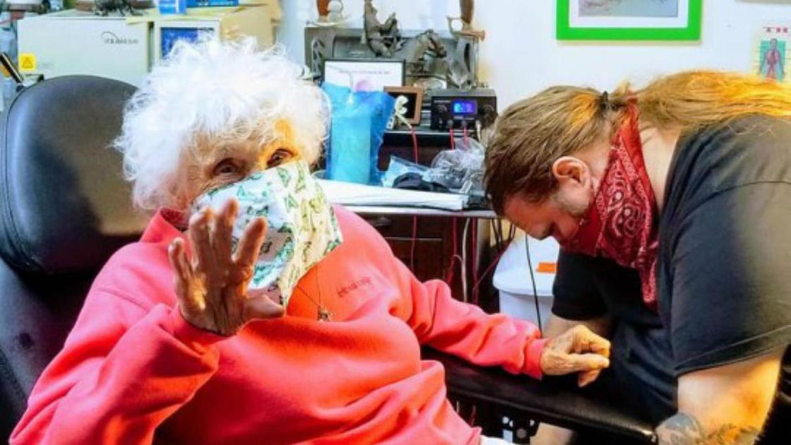 103-летняя Дороти во время процедуры
