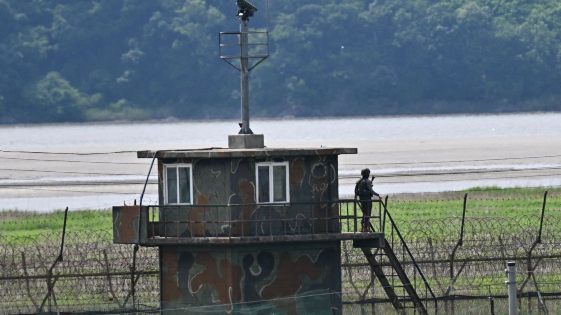 Военный Южной Кореи на границе с Северной Кореей