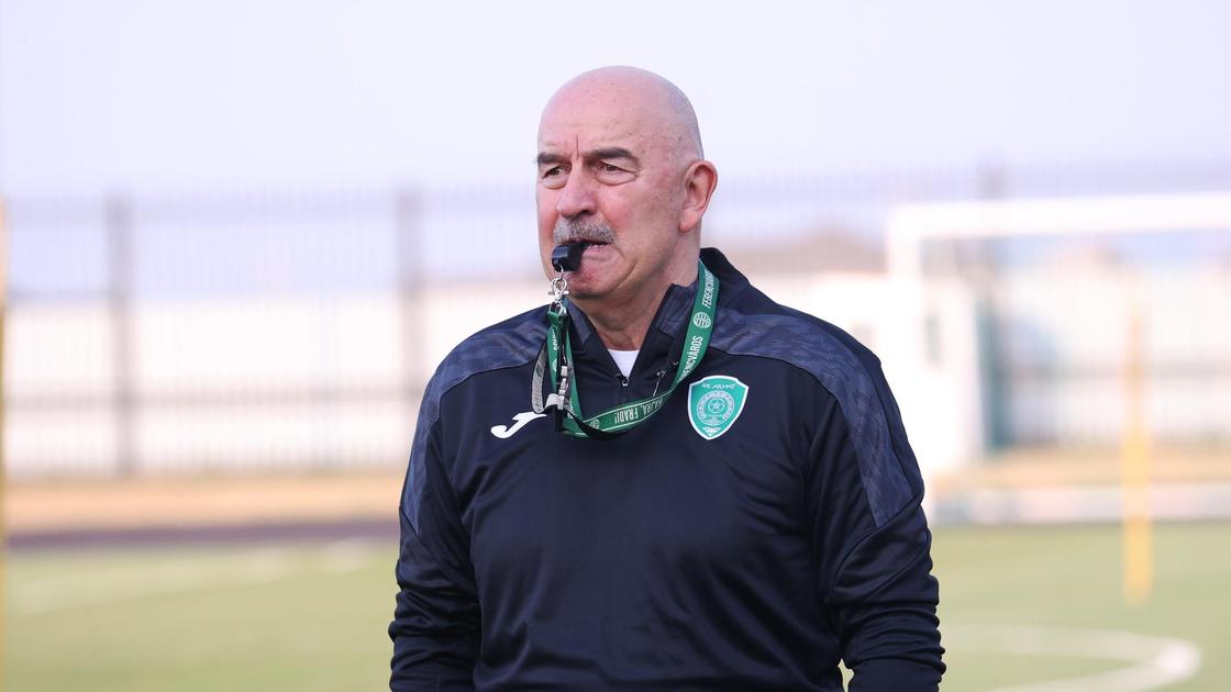 Российский футбольный тренер Станислав Черчесов