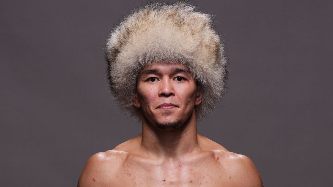 Казахстанский боец ММА Асу Алмабаев