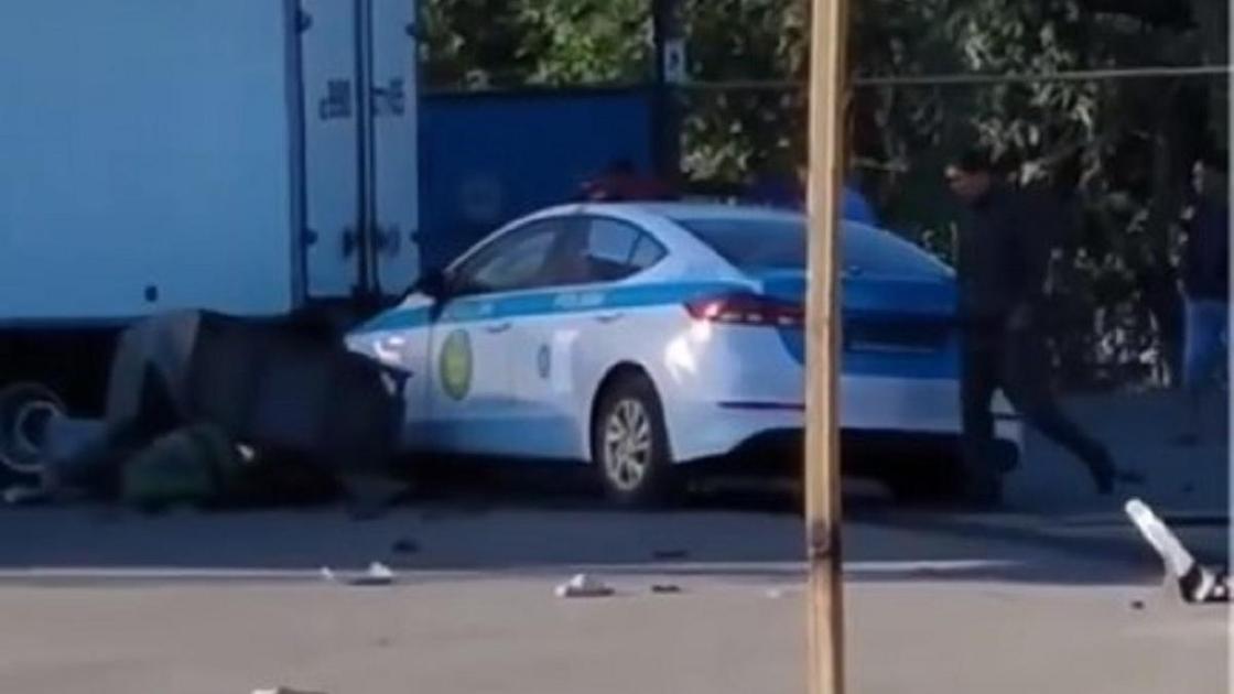 Служебное авто полиции врезалось в "ГАЗель"