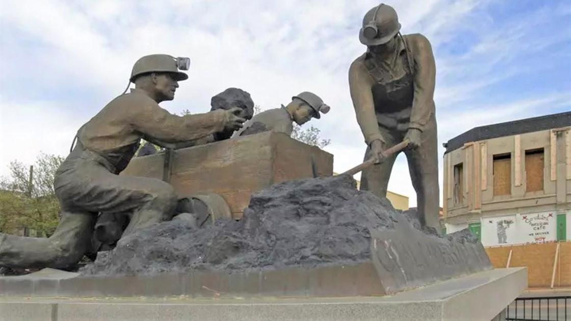 Памятник тяжелому труду шахтеров