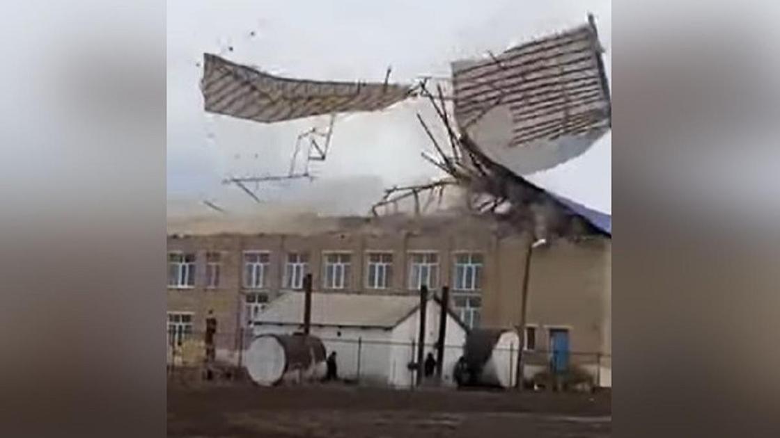 Крышу сорвало в Атырауской области