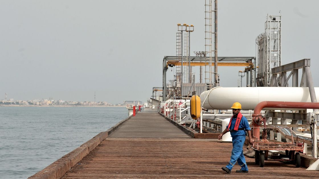 Нефтехранилище на острове Харк