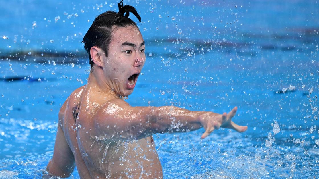 Казахстанский артистический пловец Эдуард Ким