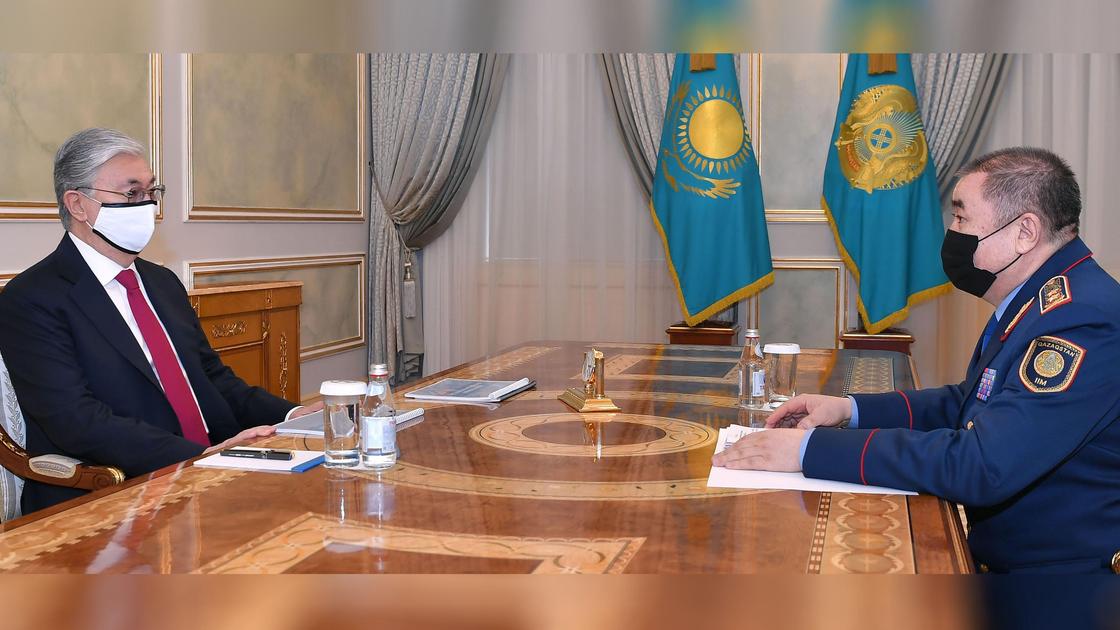 Президент РК Касым-Жомарт Токаев и глава МВД РК Ерлан Тургумбаев