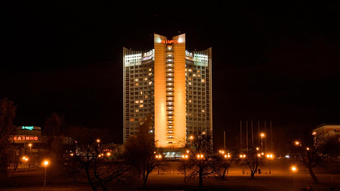 Гостиница "Беларусь" ночью