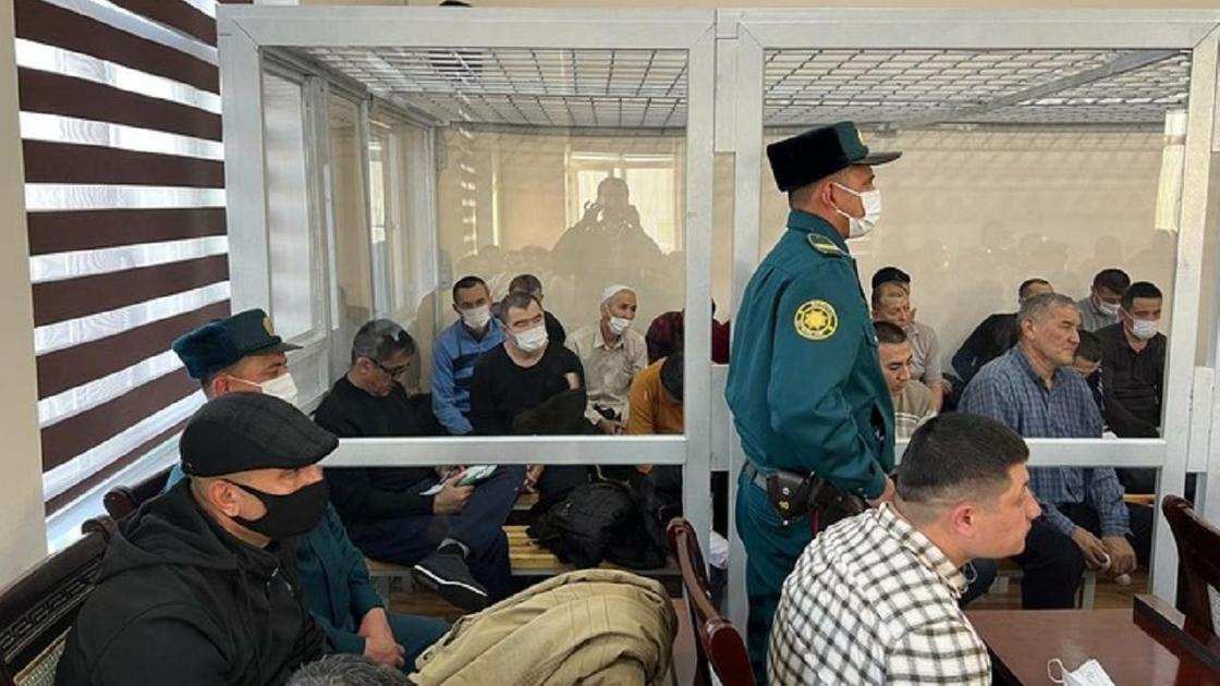 Суд над обвиняемыми по беспорядкам в Нукусе