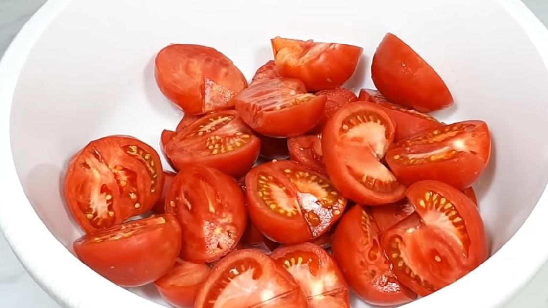 Нарезанные томаты