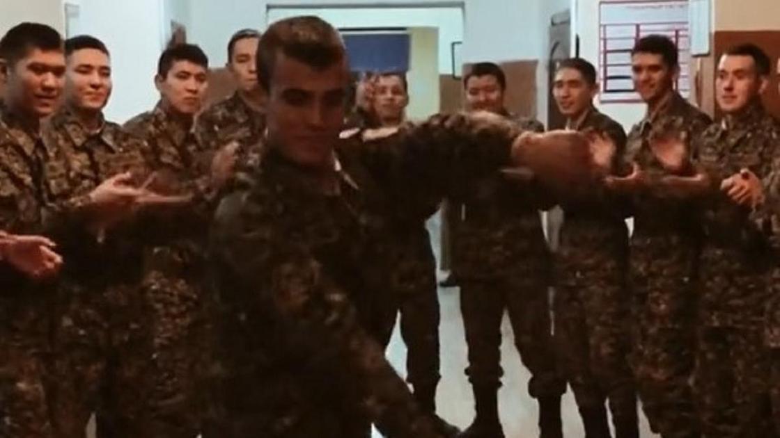 Танцующий солдат