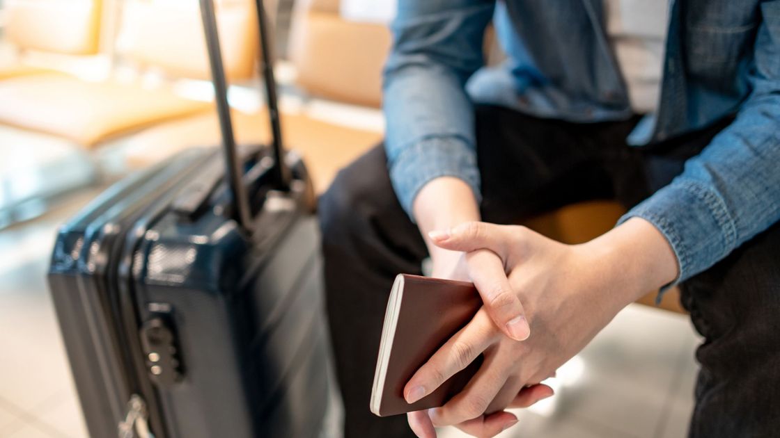 Мужчина уезжает