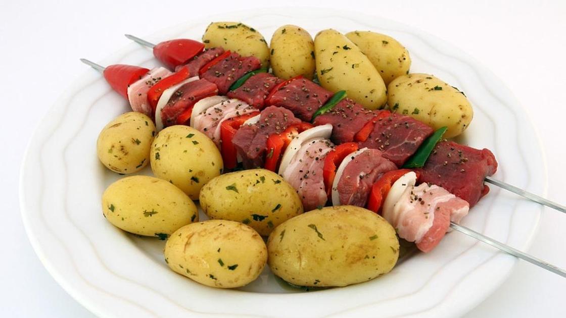 Как приготовить вкусный шашлык в духовке: три рецепта