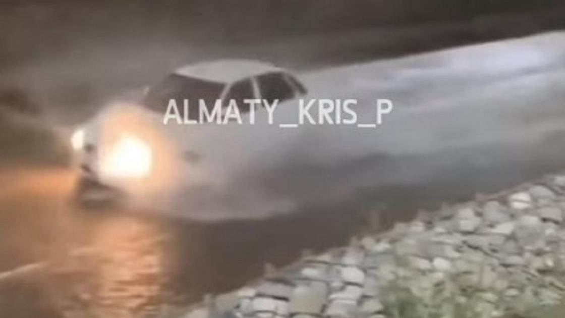 Авто едет по Весновке Авто едет по Весновке