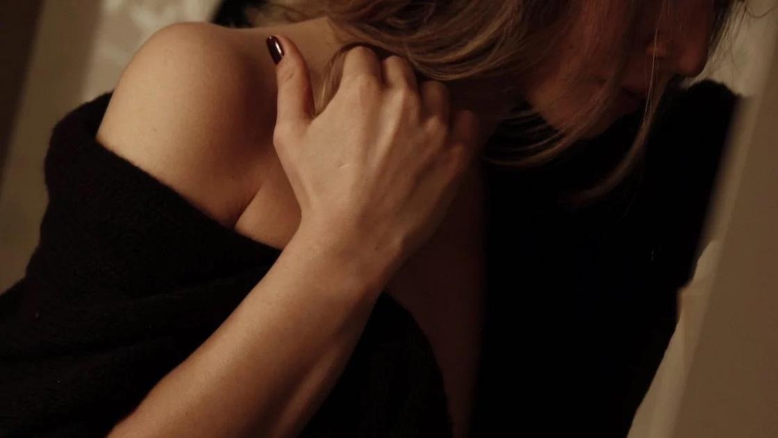 "Очнулась голая": парень шантажирует 20-летнюю карагандинку интимными фото