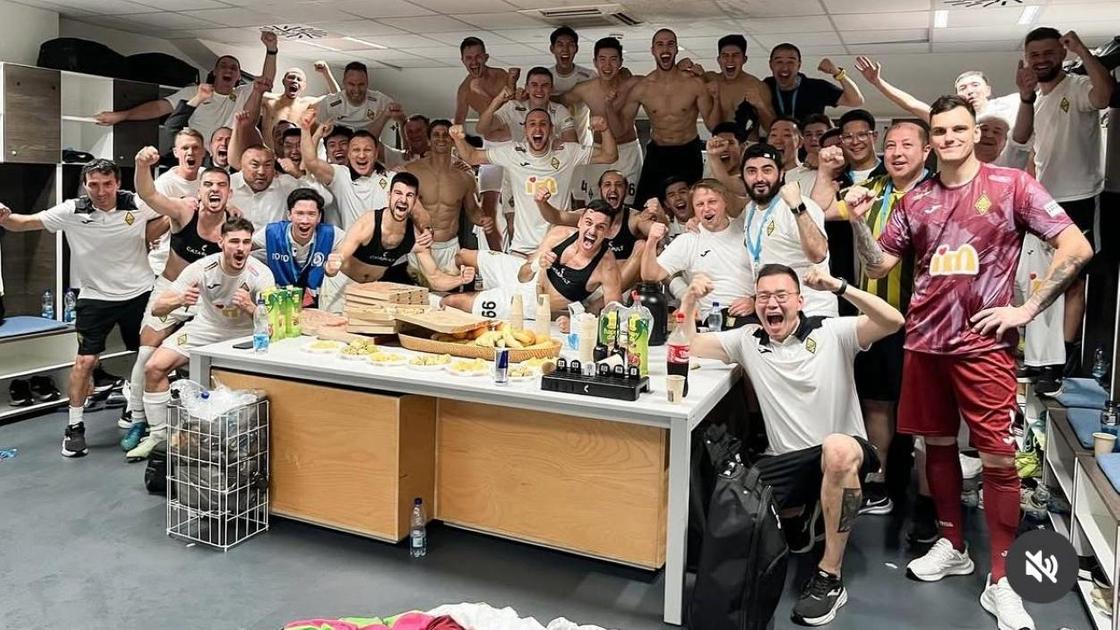 Победная раздевалка "Кайрата" после победы над "Слованом"