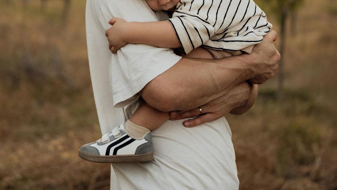 Мужчина с ребенком