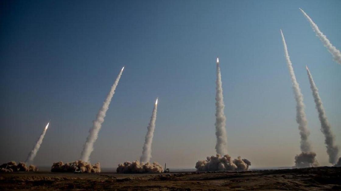 Запуск ракет Ирана на учениях в 2021 году