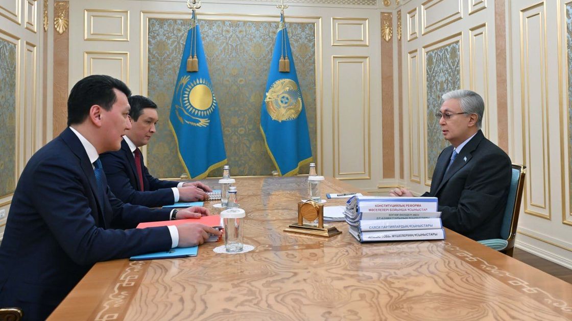 Касым-Жомарт Токаев с Ерланом Кариным и Ержаном Жиенбаевым
