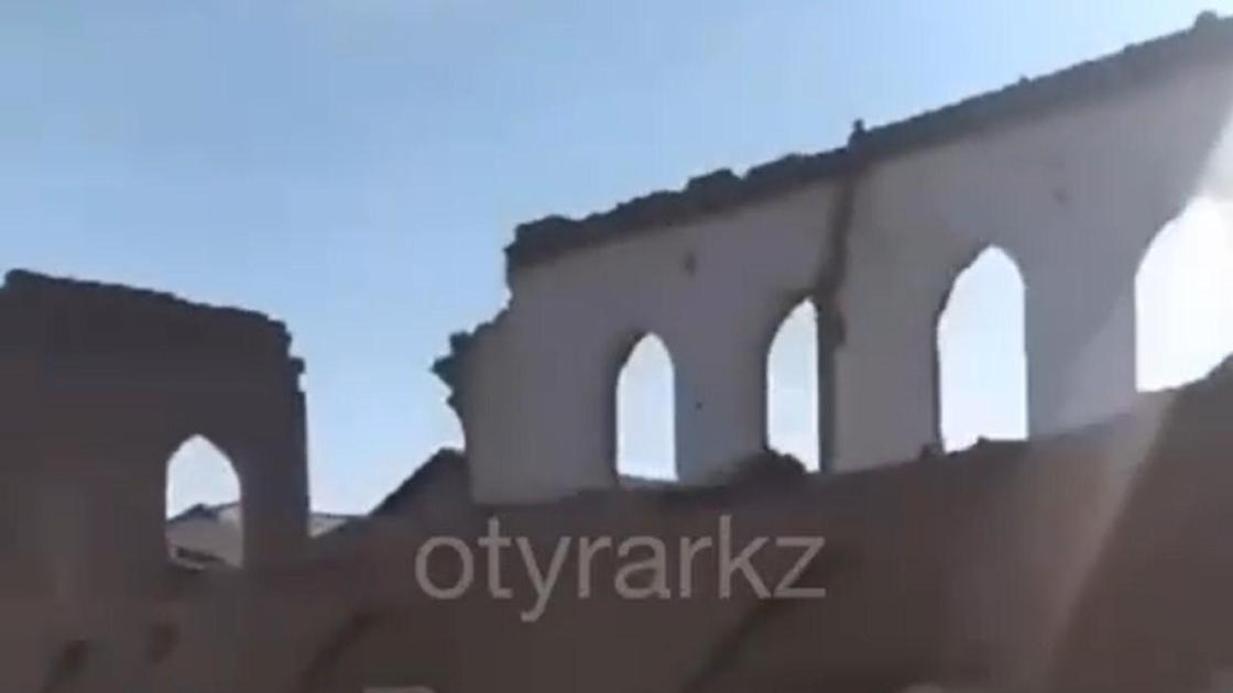 В Шымкенте на территории древней мечети снесли пристройку