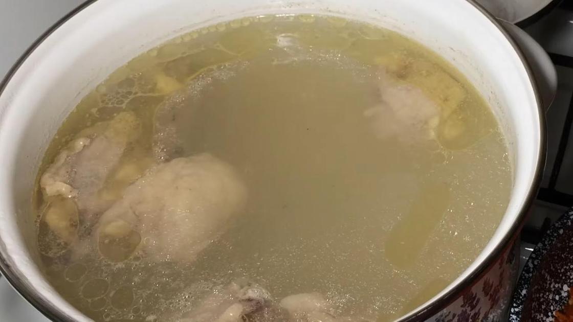 Как варить вкусный рисовый суп на бульоне с курицей
