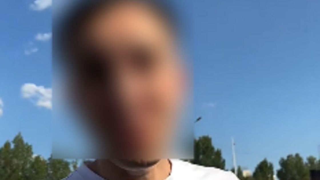 Мужчина на видео
