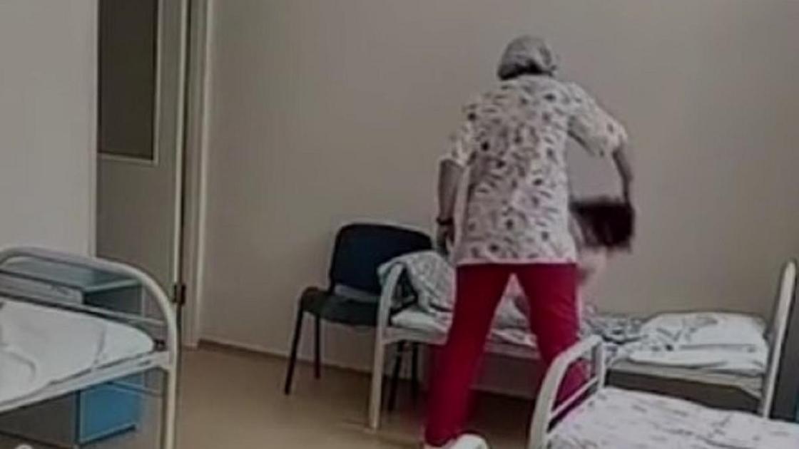 Медсестра таскала за волосы ребенка в больнице