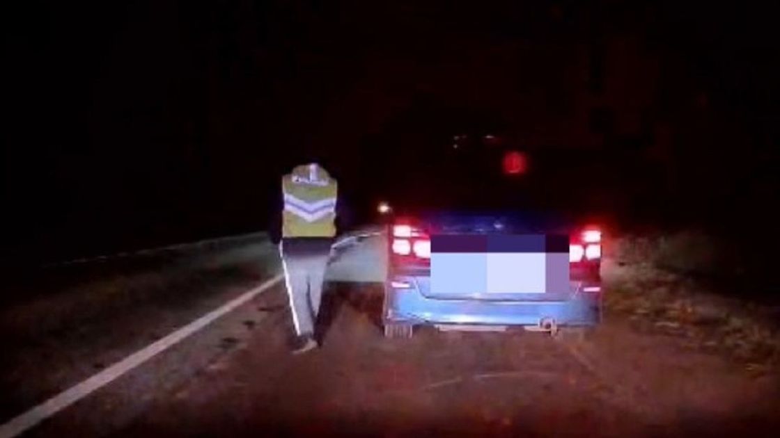 Остановленный автомобиль