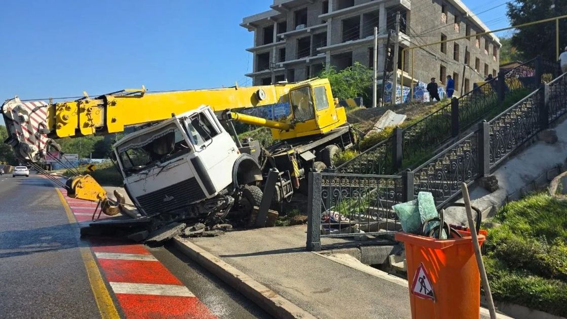 Автомобиль попал в аварию