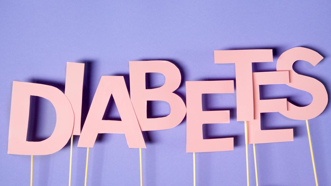 Слово «диабет» выложено из букв