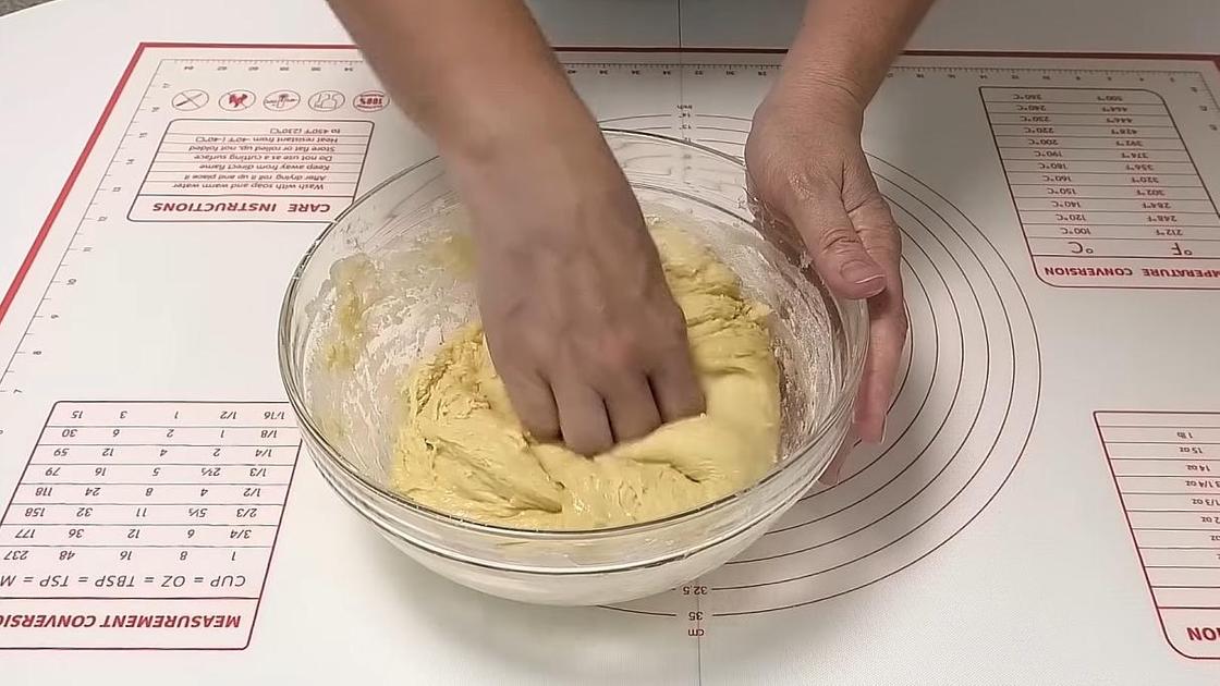 Как приготовить воздушное дрожжевое тесто для пирожков в духовке?