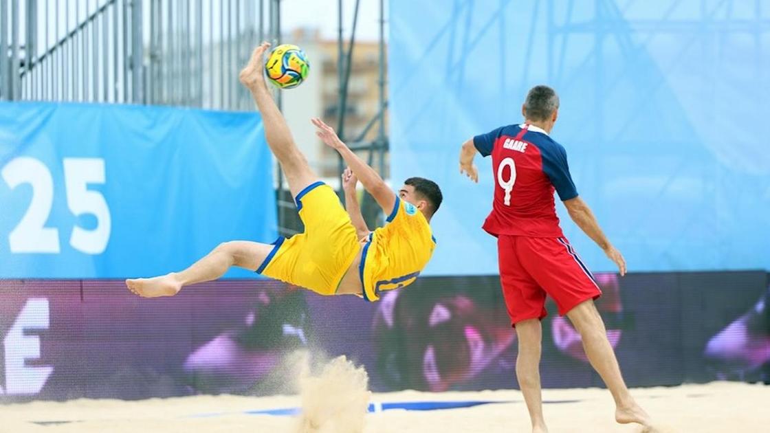 Матч сборных Казахстана и Норвегии по пляжному футболу в Евролиге-2025