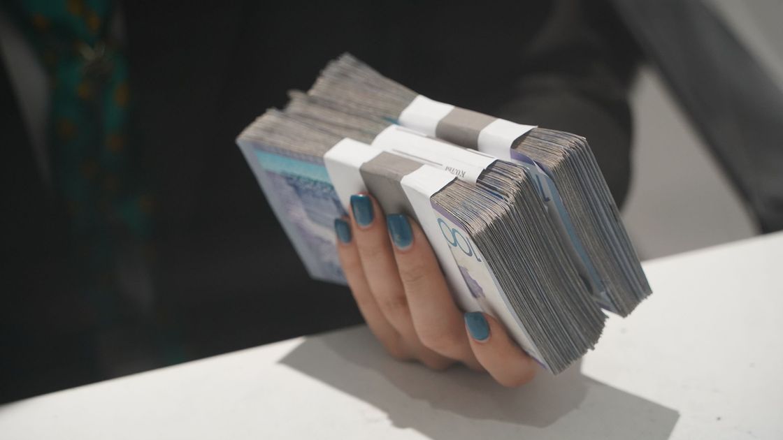 Деньги в руках