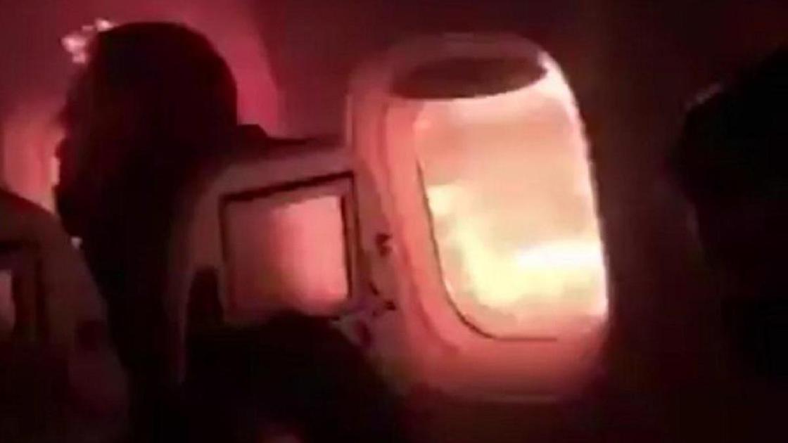 огонь за окном самолета