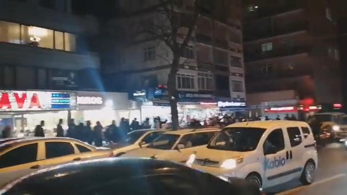 Демонстранты на улицах Стамбула