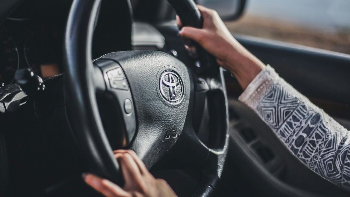 Женщина за рулем