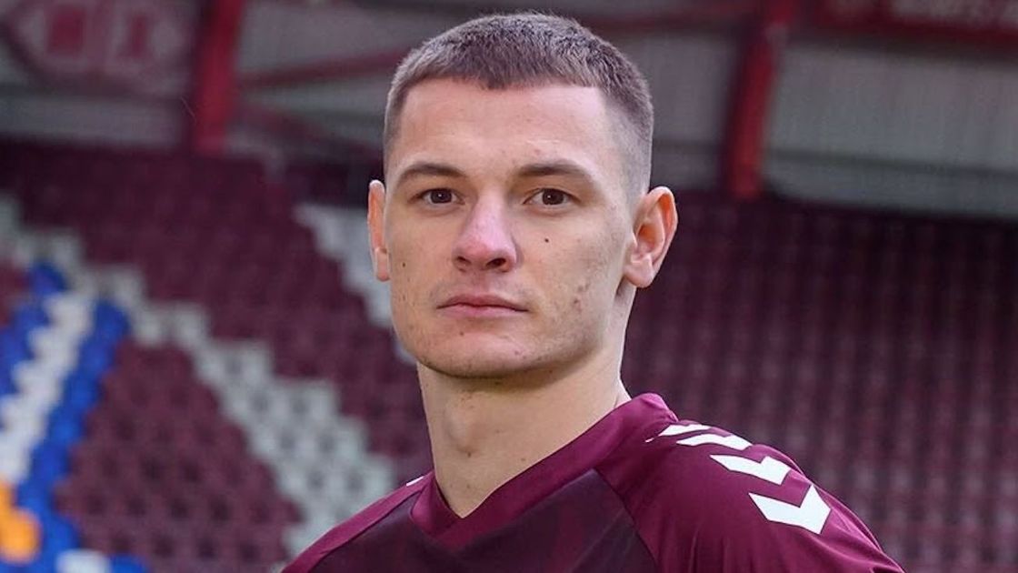 Казахстанский футболист Ислам Чесноков