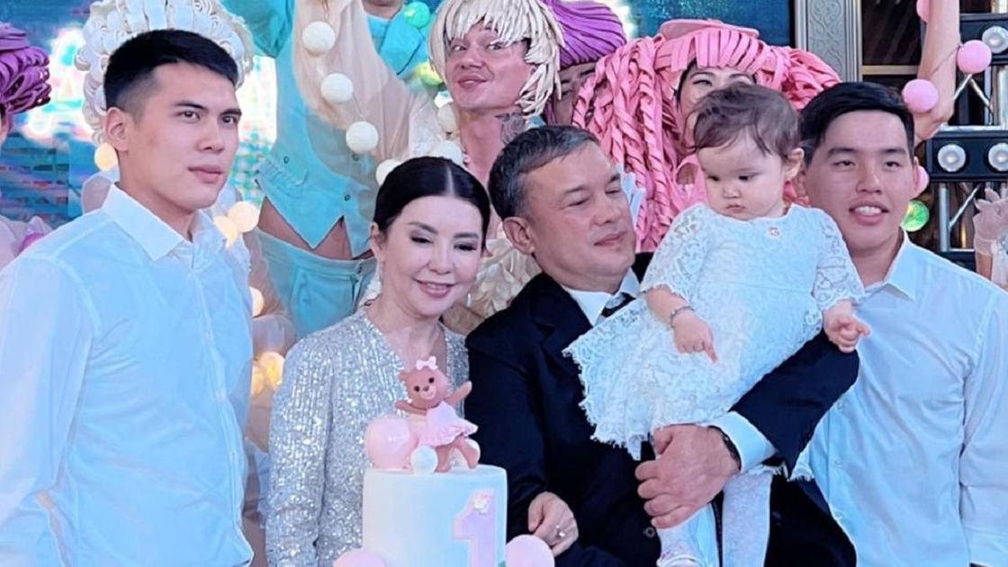 Тамара Асар с семьей