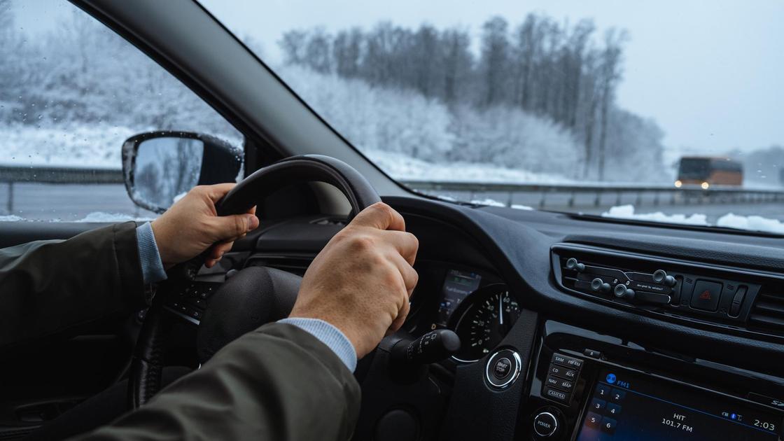 Мужчина за рулем