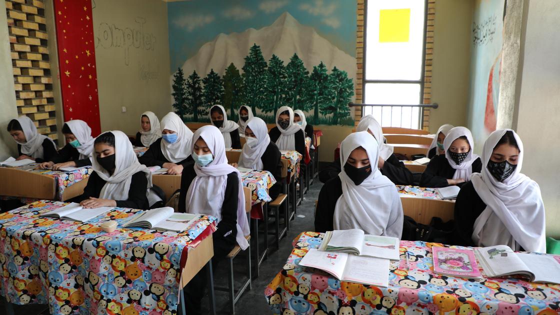 Афганские школьницы