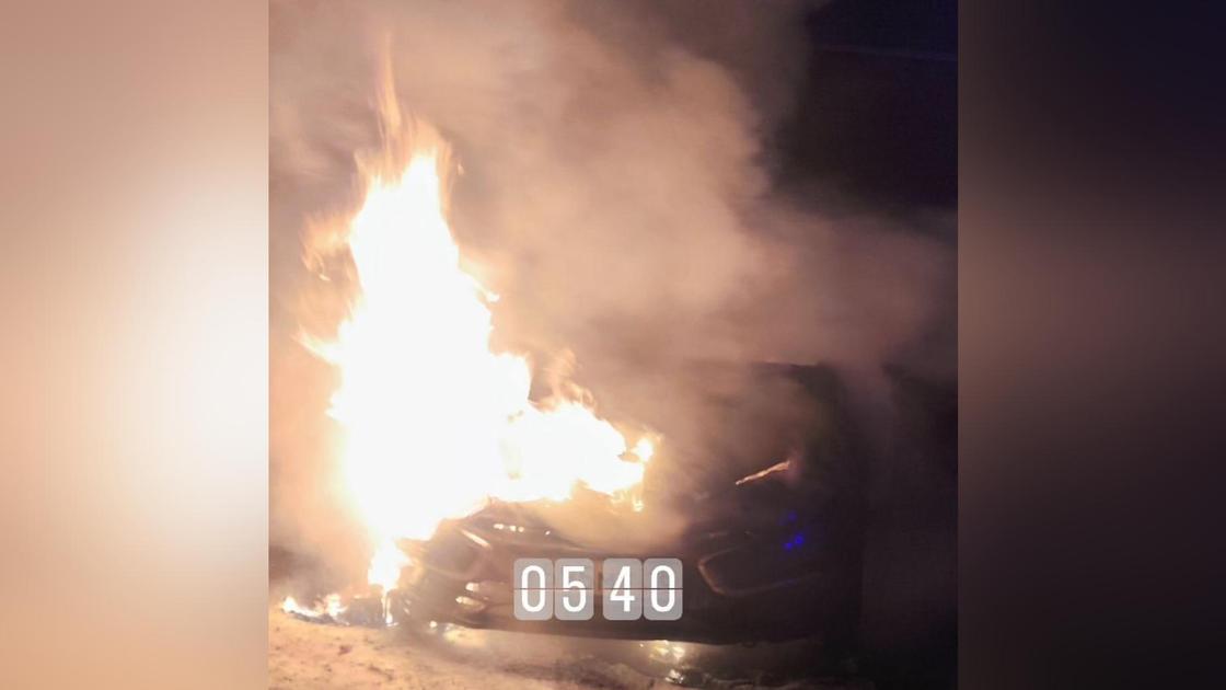 В Павлодаре пожарные тушили авто