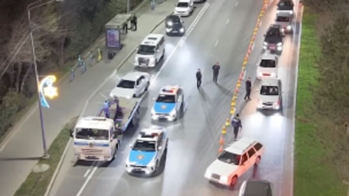 Посты в форме "бутылочного горлышка" в Алматы