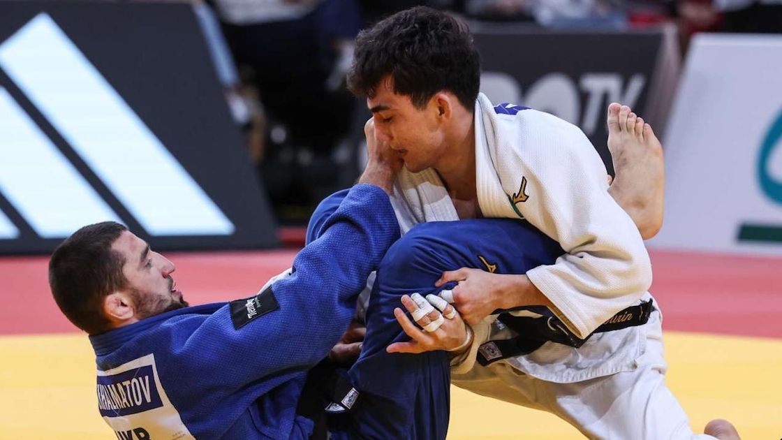 Казахстанский дзюдоист Аман Бакытжан (справа)