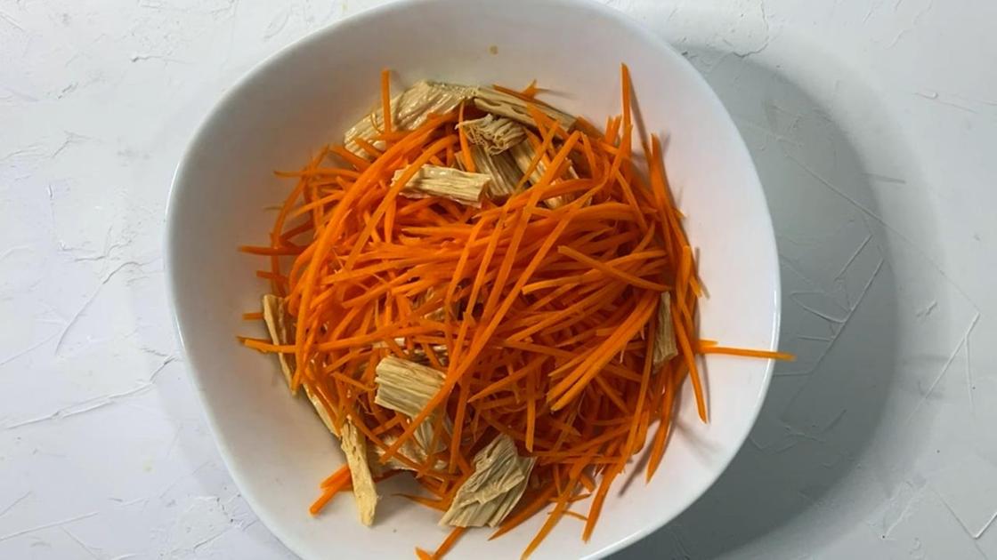 Соевая спаржа с морковью